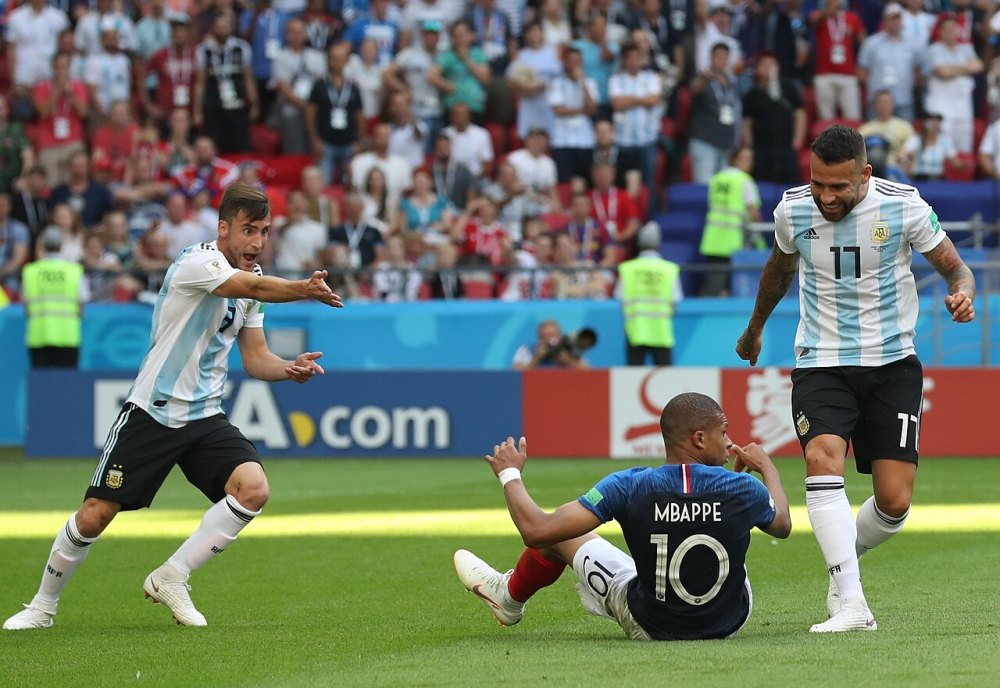 阿根廷 比赛日看台与球迷